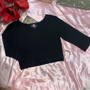 🌹Cupcake COVERTOPS BY LILY RUBIO Black STRETCH mid sleeve Sleeve Crop Top